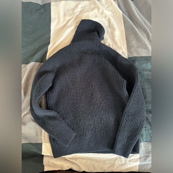 🟢EUC H&M NAVY knit sweater. Could use some fuzz removal.🟢 - Picture 3 of 6